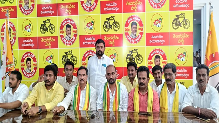 Kakarla Suresh: 50 ఏళ్లకే బీసీలకు పింఛన్.. 10 లక్షలు చంద్రన్న బీమా