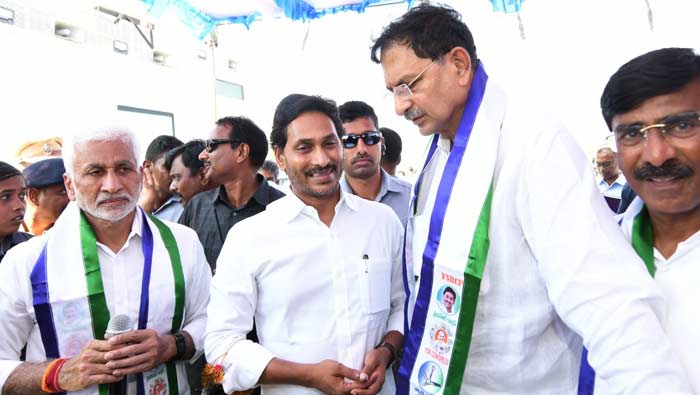KatamReddy Vishnuvardhan Reddy: టీడీపీకి షాక్.. సీఎం జగన్‌ సమక్షంలో వైసీపీ కండువా కప్పుకున్న మాజీ ఎమ్మెల్యే