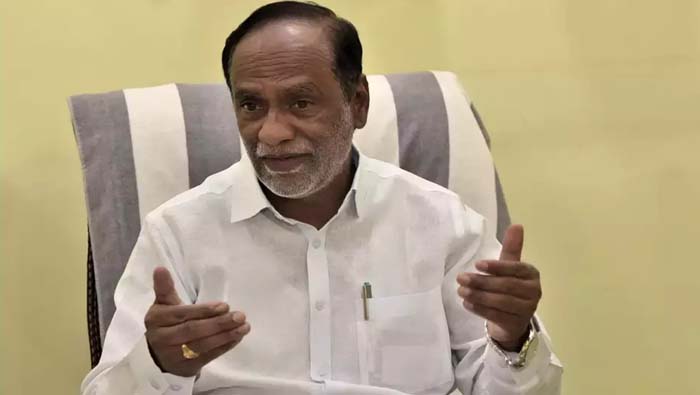 Dr K Laxman: కాంగ్రెస్ పార్టీ ఏమైనా వాయిదాల పార్టీ నా.?