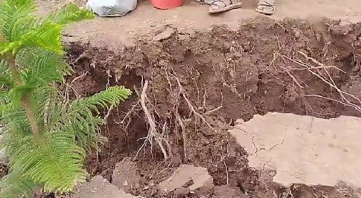 Jammu Kashmir : రాంబన్‌లో మూడో రోజు కుంగుతున్న భూమి.. సురక్షిత ప్రాంతాలకు 100కుటుంబాలు