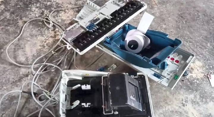 Manipur : మణిపూర్‌లోని 11 పోలింగ్ స్టేషన్లలో ఏప్రిల్ 22న రీపోలింగ్.. ఎన్నికల సంఘం ఆదేశాలు