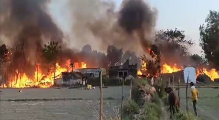 Fire Accident : అగ్నిప్రమాదంలో గ్రామం మొత్తం దగ్ధం.. 40 ఇళ్లు బూడిద