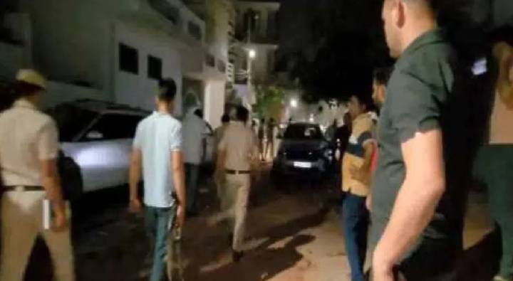 Delhi : గురుగ్రామ్‌లో బుల్లెట్లు, భారీ రాళ్ల దాడి, కౌన్సిలర్‌తో సహా 18 మందిపై ఎఫ్‌ఐఆర్