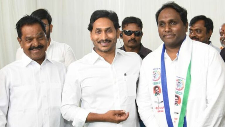 Memantha Siddham Bus Yatra: సీఎం వైఎస్ జగన్ సమక్షంలో పార్టీలో చేరిన టీడీపీ ముఖ్యనేత!