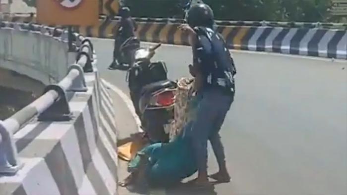 Video Viral: వీడు అసలు భర్తేనా.. భార్యను ఫ్లైఓవర్‌పై నుంచి తోసేసుందుకు ప్రయత్నం