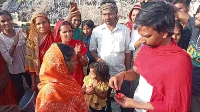 Bihar: అత్తతో అల్లుడి ఎఫైర్.. దగ్గరుండి వివాహం జరిపించిన కుటుంబం..