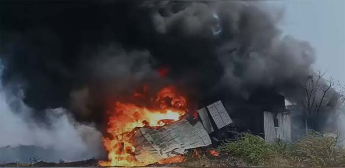 Maharashtra: కెమికల్ ఫ్యాక్టరీలో భారీ పేలుడు.. మంటల్లో చిక్కుకున్న కార్మికులు