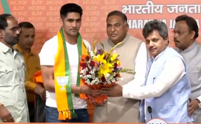 Vijender Singh: ఎన్నికల వేళ కాంగ్రెస్‌కు షాక్. బీజేపీ గూటికి బాక్సర్