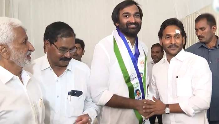 CM Jagan : సీఎం జగన్‌ సమక్షంలో జనసేన నుంచి వైసీపీలోకి