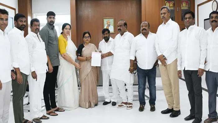 BRS : రైతులను తక్షణమే ఆదుకోవాలి.. సీఎస్‌ను కలిసిన బీఆర్‌ఎస్‌ ఎమ్మెల్యేలు