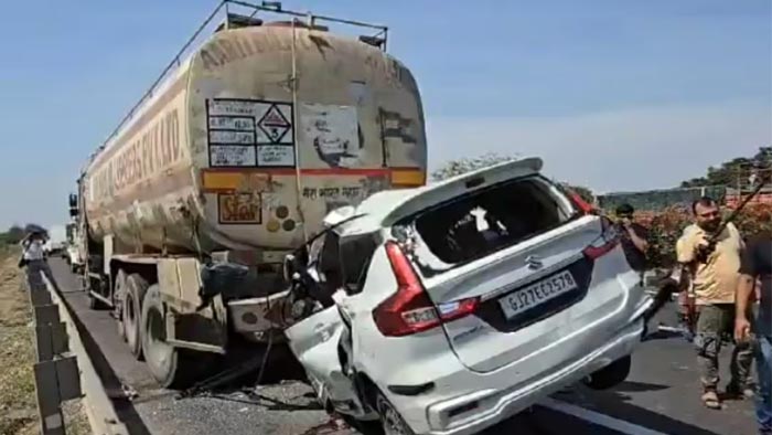Road Accident: గుజరాత్⁬లో ఘోర ప్రమాదం.. ఆయిల్ ట్యాంకర్⁭ను ఢీకొన్న కారు, 10 మంది మృతి
