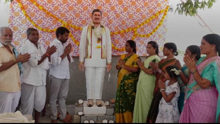 Viral News : భర్తకు గుడి కట్టించిన భార్య.. ప్రత్యేక పూజలు కూడా..