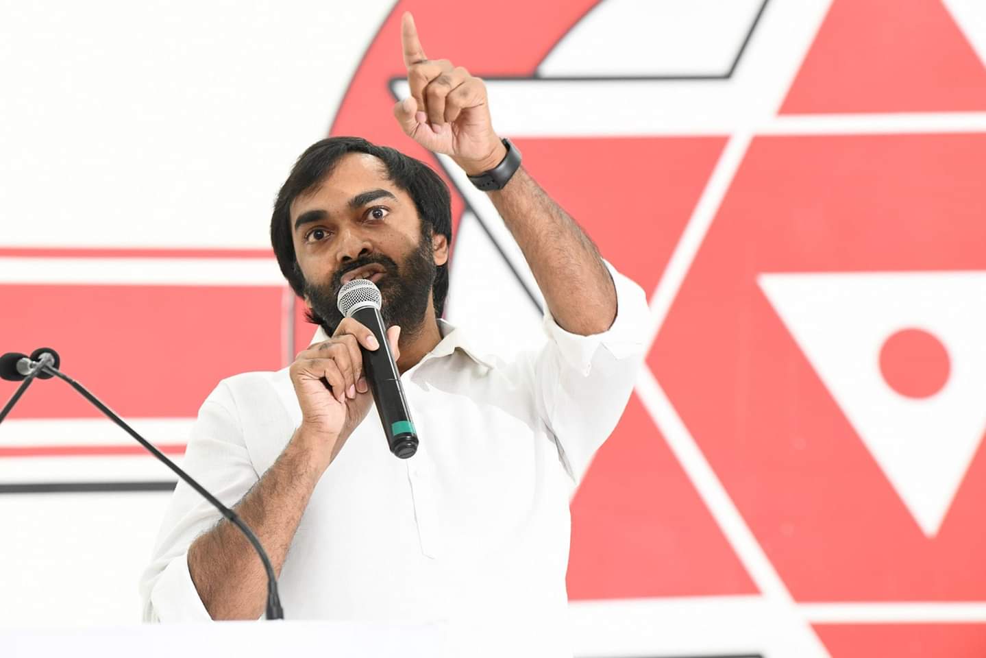 Manu Kranthi Reddy: ఈ గౌరవం కొద్ది మందికే దక్కుతుందన్న క్రాంతి రెడ్డి.. వైసీపీ లోకి చేరిక ఖాయమేనా..?!