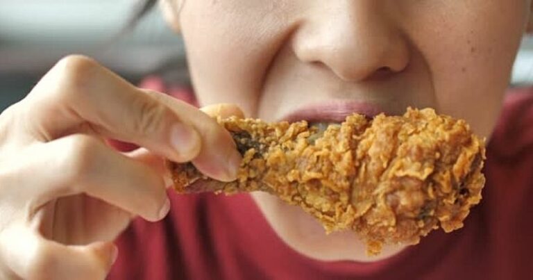 Non Veg : నాన్ వెజ్ ను ఎక్కువగా తింటున్నారా? ఈ ప్రమాధాకరమైన వ్యాధి బారిన పడతారు..