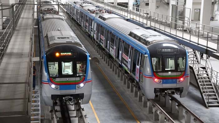 Hyderabad Metro: మెట్రో ప్రయాణికులకు షాక్‌.. రాయితీ, హాలిడే కార్డులు రద్దు..