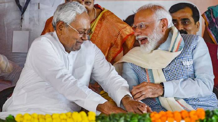 Tejashwi Yadav: నితీష్ కుమార్ ప్రధాని మోడీ పాదాలను తాకడం సిగ్గుచేటు..