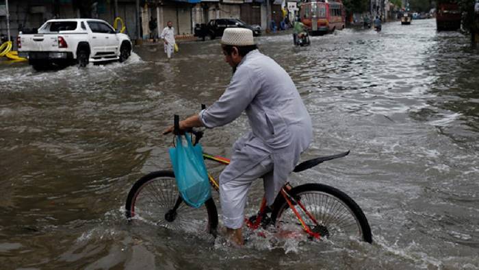 Pakistan: పాకిస్తాన్‌ని భయపెడుతున్న భారీ వర్షాలు.. 41 మంది మృతి..