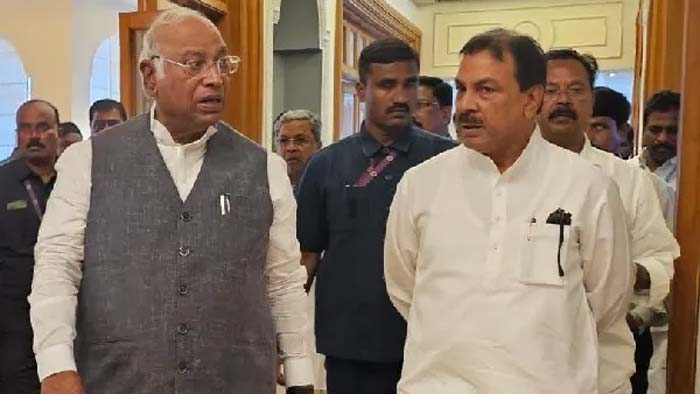 Congress: మహారాష్ట్రలో కాంగ్రెస్‌కు షాక్.. కీలక పదవికి ఆరిఫ్ ఖాన్ రాజీనామా