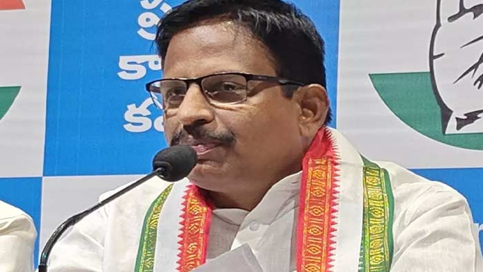 Yennam Srinivas Reddy : విచారణ జరుగుతుంటే లీగల్ నోటీసులు పంపిస్తారా..?