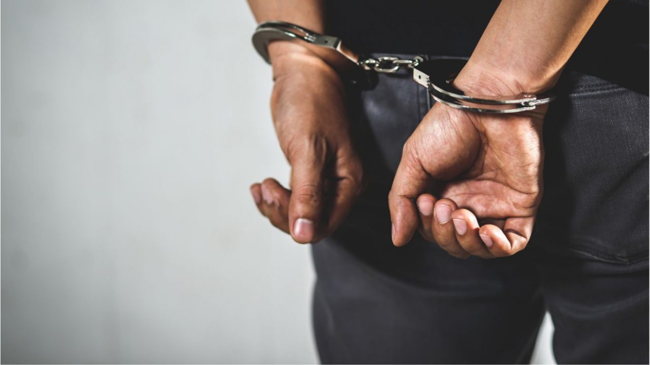 Breaking : శంషాబాద్ అంతర్జాతీయ విమానాశ్రయం హ్యుమన్ ట్రాఫికింగ్ ముఠా గుట్టు రట్టు