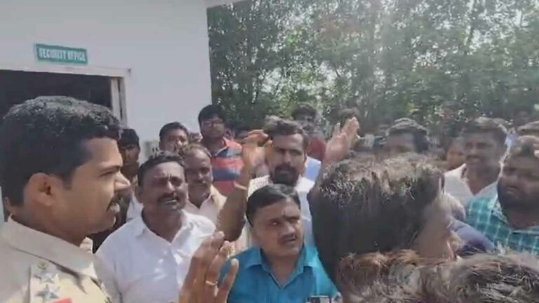 Asifabad: దానాపూర్ లో ఉద్రిక్తత.. అటవీశాఖ అధికారులను అడ్డుకున్న పోడు రైతులు..