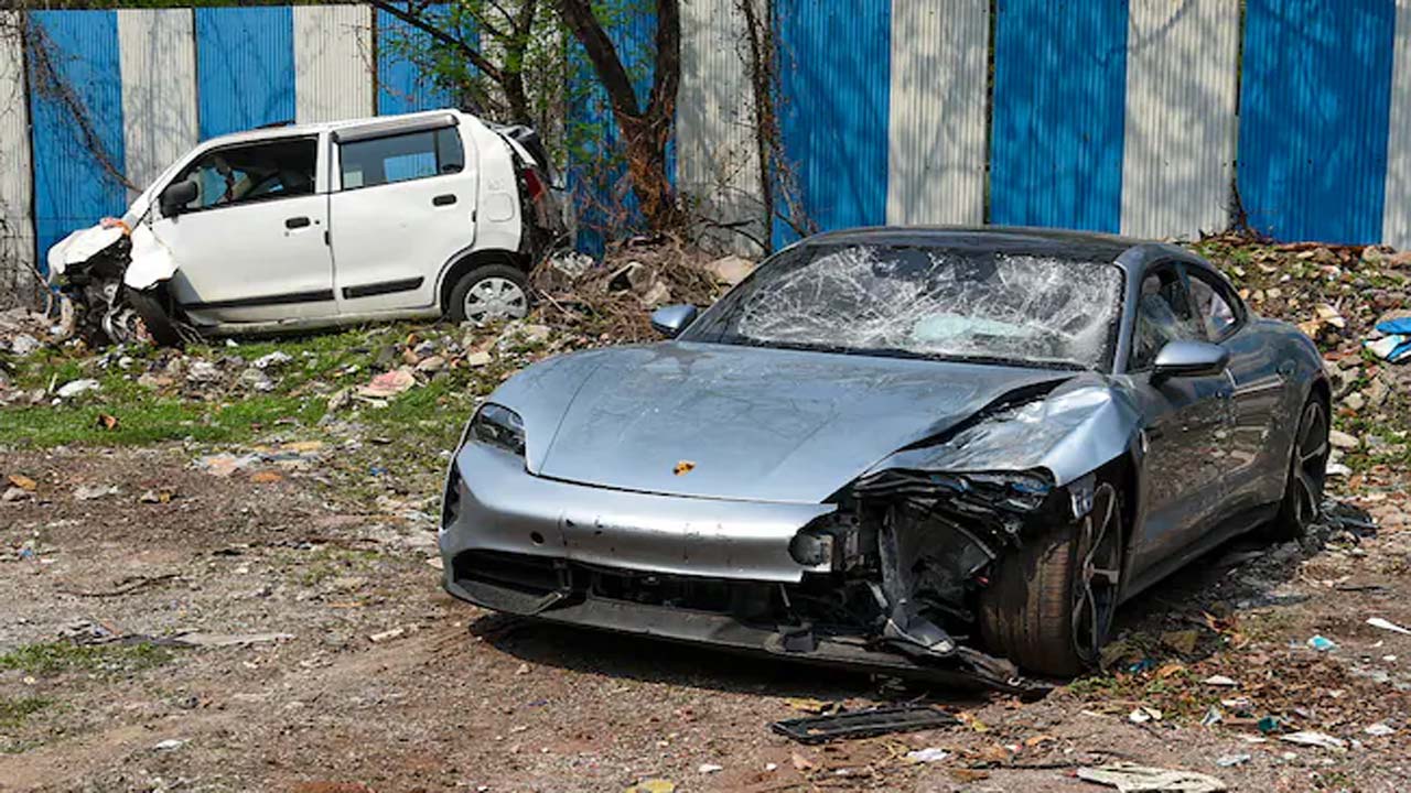 Pune Car Crash: ఇద్దరు పోలీస్ అధికారులపై వేటు
