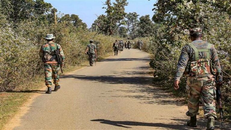 Chhattisgarh Encounter: ఛత్తీస్‌గఢ్‌లో భారీ ఎన్‌కౌంటర్.. ఏడుగురు నక్సల్స్ మృతి..