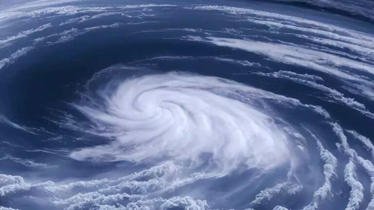 Cyclone Remal: బంగాళాఖాతంలో కొనసాగుతున్న రేమాల్ తుఫాన్.. నేటి అర్ధరాత్రి తర్వాత తీరం దాటే ఛాన్స్‌!