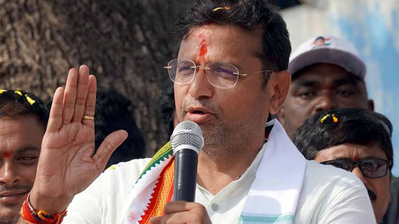 Duddilla Sridhar Babu : ముఖ్యమంత్రి విద్య, వైదానికి ఎంతో ప్రాధాన్యత ఇస్తున్నారు