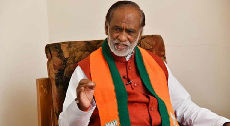 Dr K Laxman: బీసీల పట్ల కాంగ్రెస్ మొసలి కన్నీరు కారుస్తుంది..