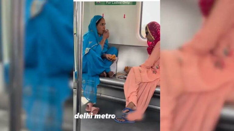 Delhi metro: సీటులో చక్కగా కూర్చుని ఇద్దరు మహిళలు ఏం చేశారంటే..!