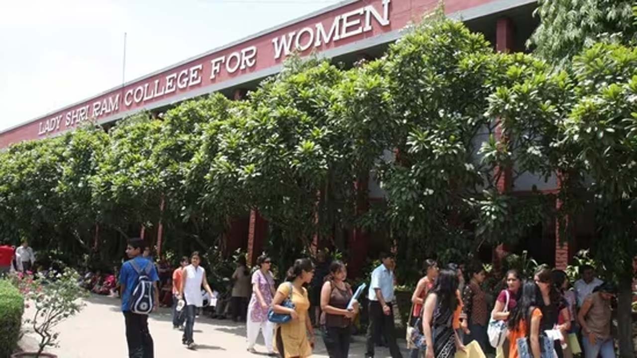 Bomb threat: ఢిల్లీలోని మహిళా కాలేజీలకు బెదిరింపు కాల్స్