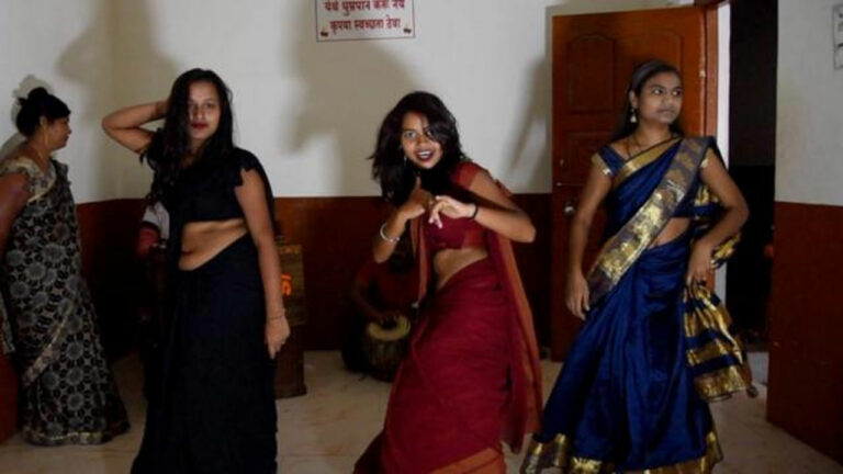 Uttar Pradesh: పెళ్లి ఇంట్లో మహిళలు డ్యాన్స్ చేస్తుండగా రెచ్చిపోయిన పోకిరీలు..