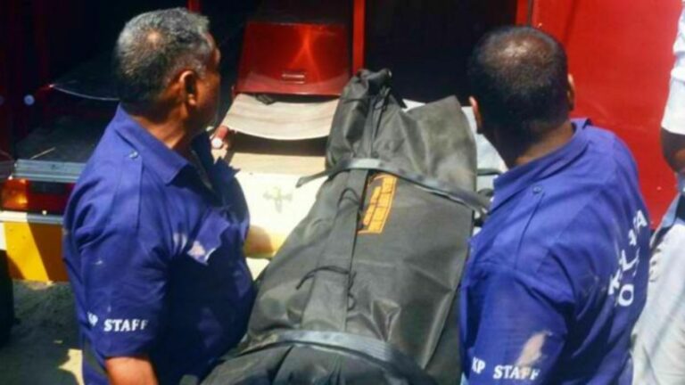 Father Deadbody: చనిపోయిన తండ్రిని ఇంట్లోనే దాచేసిన మహిళ.. అలా ఎందుకు చేసిందంటే..