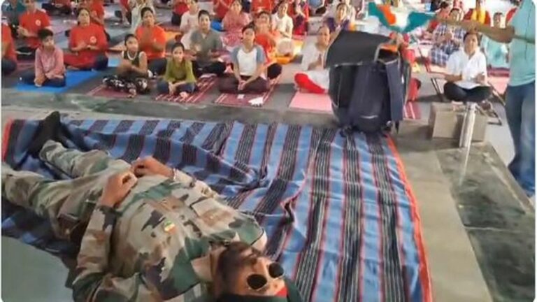 Sudden Death: దేశభక్తి గీతాన్ని ఆలపిస్తూ గుండెపోటుతో మరణించిన రిటైర్డ్ ఆర్మీ సోల్జర్.. వీడియో..