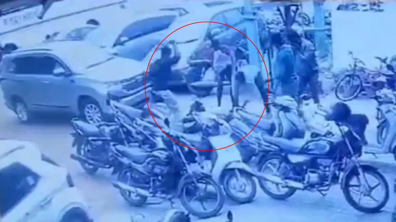 Tamilnadu: తమిళనాడులో దారుణం.. నడిరోడ్డుపై ఒకరి హత్య