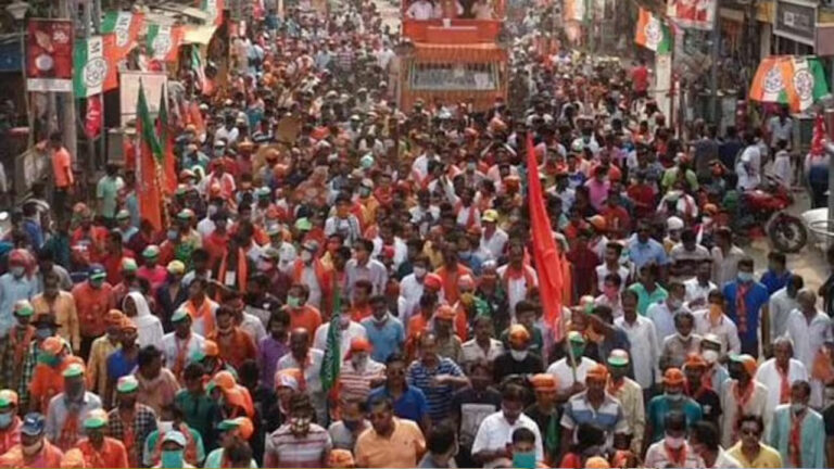 West Bengal: రణరంగంగా మారిన బెంగాల్⁭లో ఎన్నికల ప్రచారం.. సీసాలు, రాళ్లతో దాడి