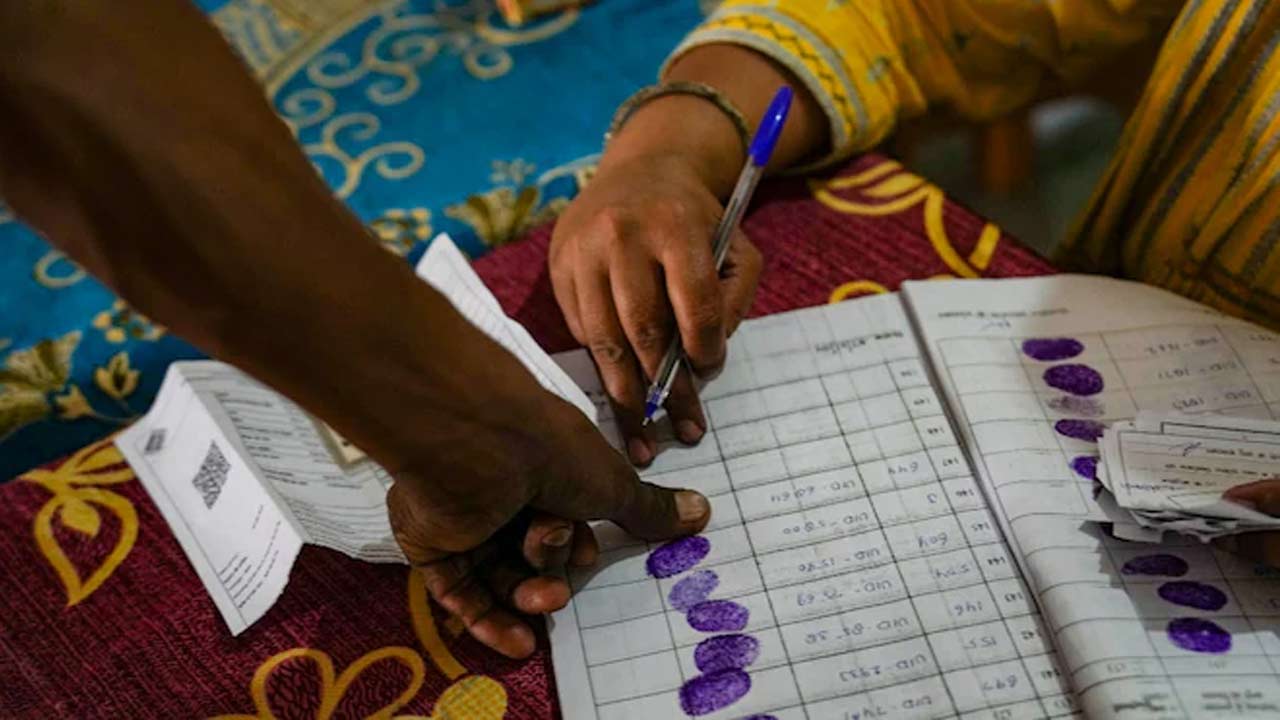 Election Duty: ఎన్నికల డ్యూటీ శిక్షణకు గైర్హాజరు.. 93 మంది ప్రభుత్వ ఉద్యోగులపై కేసు