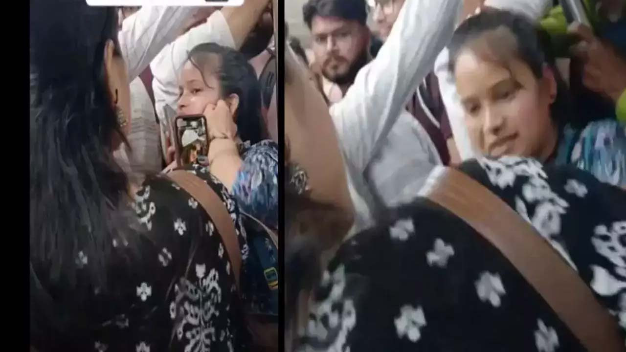Delhi Metro: ఢిల్లీ మెట్రోలో కొట్టుకున్న మహిళలు.. వీడియో వైరల్