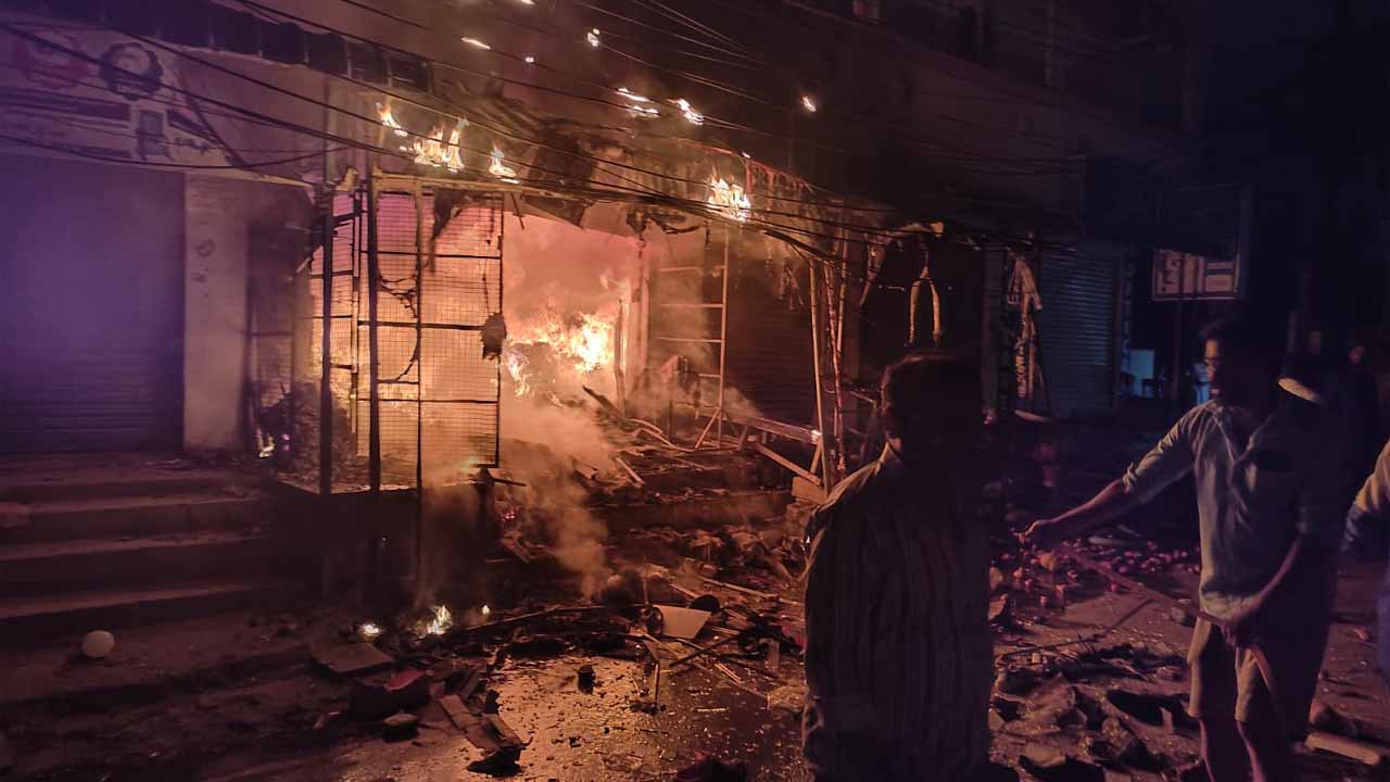 Fair Accident: సంగారెడ్డి జిల్లాలో అగ్నిప్రమాదం.. దగ్ధమైన ఫుట్ వేర్ షాప్..