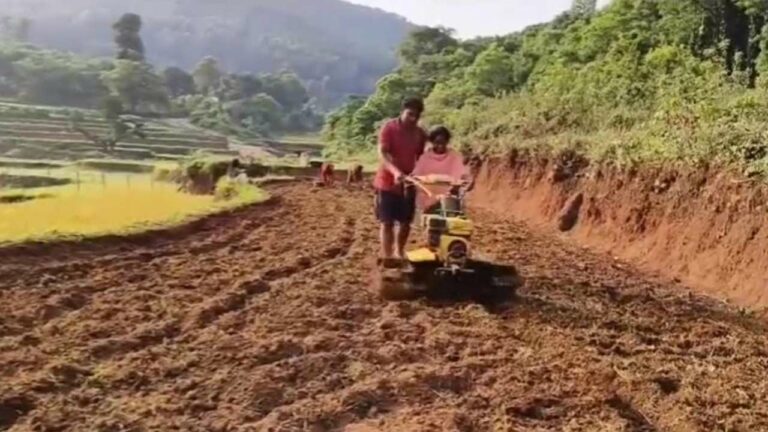 Teaching Agriculture: పిల్లలకు వ్యవసాయం నేర్పుతూ ఆదర్శంగా నిలుస్తున్న గిరిజన రైతు