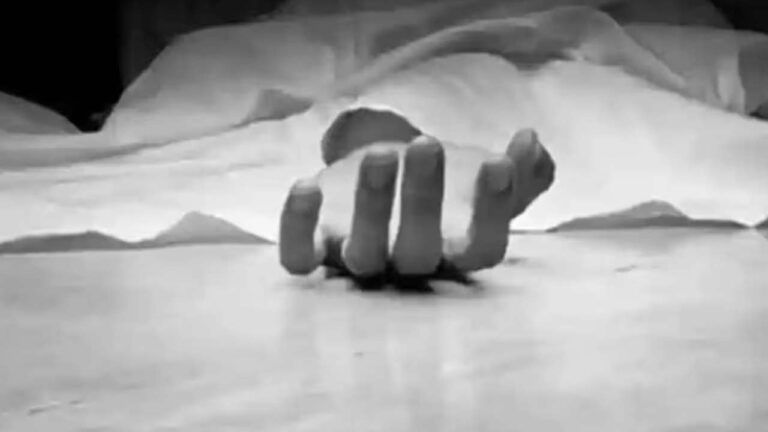 Betting: బెట్టింగ్‌లో రూ.2 కోట్లు పోగొట్టిన కొడుకు.. రాడ్డుతో కొట్టి చంపిన తండ్రి