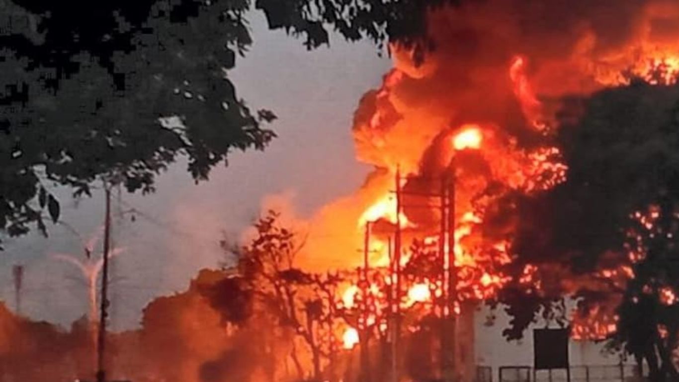 Fire Accident: కెమికల్ ఫ్యాక్టరీలో భారీ అగ్ని ప్రమాదం.. భారీగా ఆస్తి నష్టం.. (వీడియో)