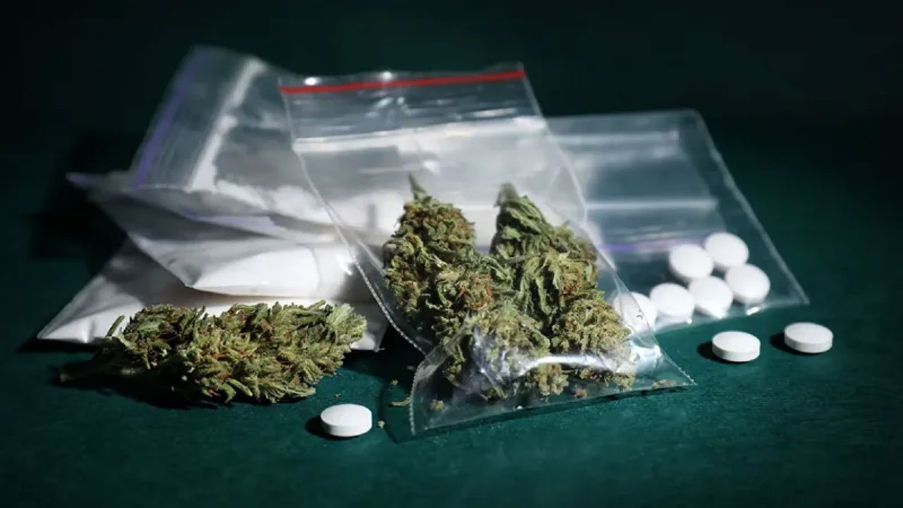 Uttarakhand: పోలీసులను చూసి పరుగో పరుగు పెట్టిన వ్యక్తి.. ఇంతకీ అలా ఎందుకు చేశాడు..?