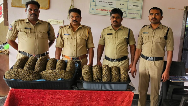 Ganja Transport: రైలులో గంజాయి తరలింపు.. రూ. 10 లక్షల విలువ చేసే గంజాయి స్వాధీనం