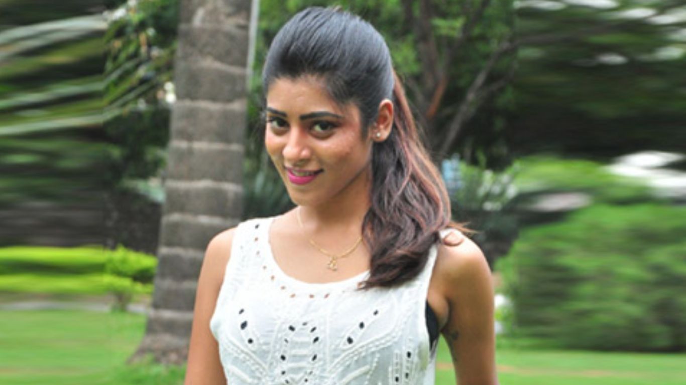 Gayathri Gupta-Baby: బేబీ సినిమాలో నేనే హీరోయిన్.. గాయత్రి గుప్తా సంచలన కామెంట్స్!