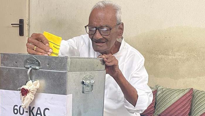 Home Voting: హైదరాబాద్‌ పార్లమెంట్‌ పరిధిలో నేడు, రేపు హోం ఓటింగ్‌..