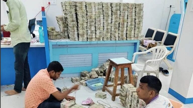 IT Rides: ఫైనాన్స్ కంపెనీలపై కొనసాగుతున్న ఐటీ దాడులు.. రూ. 170 కోట్ల సంపద స్వాధీనం..