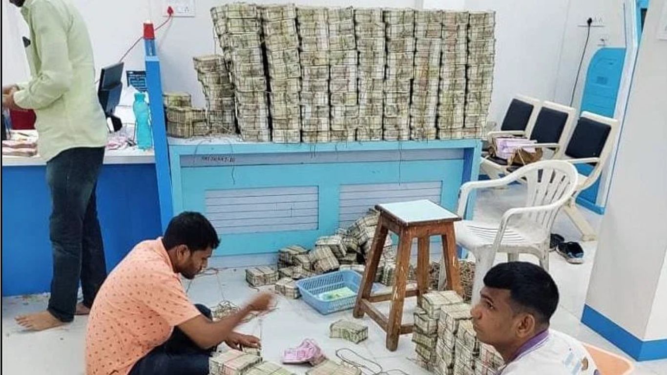 IT Rides: ఫైనాన్స్ కంపెనీలపై కొనసాగుతున్న ఐటీ దాడులు.. రూ. 170 కోట్ల సంపద స్వాధీనం..