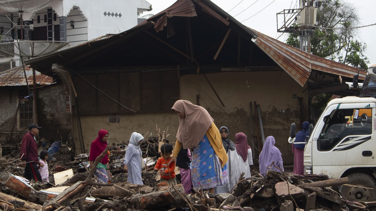 Indonesia: ఇండోనేషియాలోని వరద ప్రభావిత ప్రాంతాల్లో వర్షాన్ని ఆపడానికి క్లౌడ్ సీడింగ్..